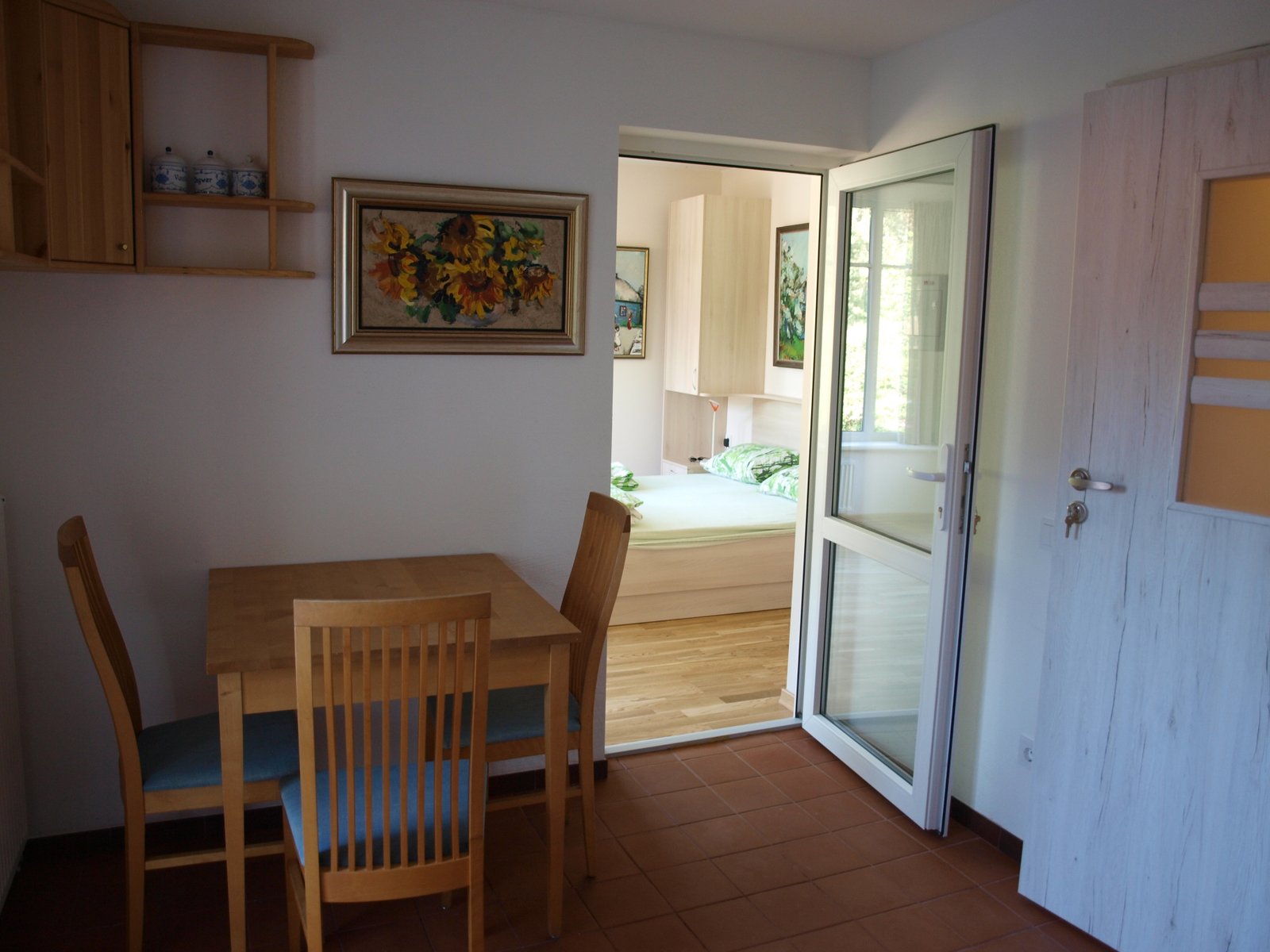 Apartment with terrace – dining area and view into the bedroom